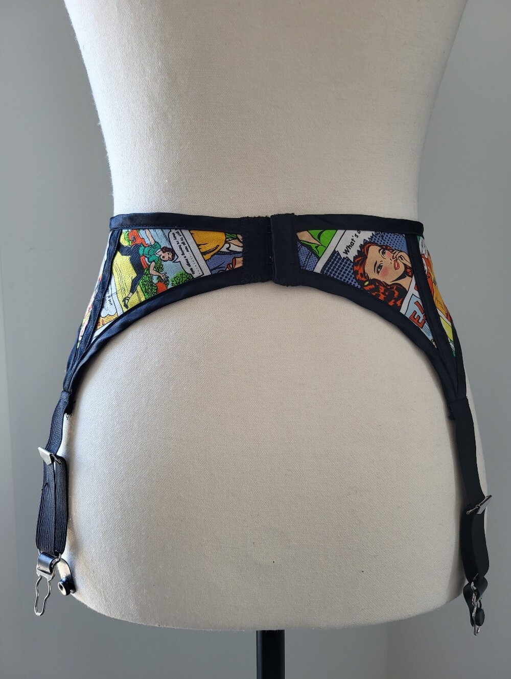 ❤️ RARE Vintage Comic Strip Print Silk Garter Belt - Picture 5 of 10
